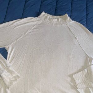 Abercrombie & Fitch light sweater